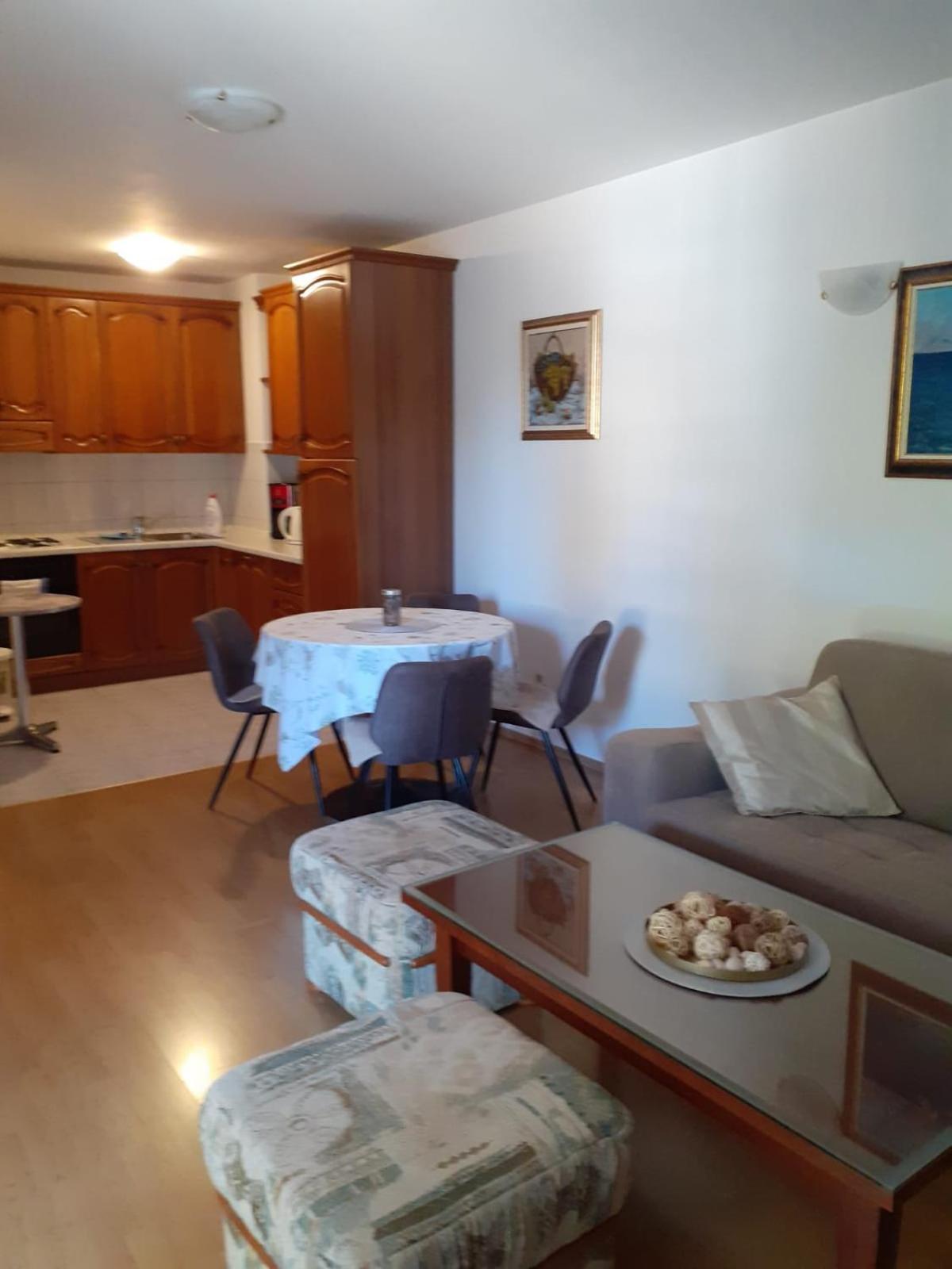 Apartman Mira Makarska Exteriör bild