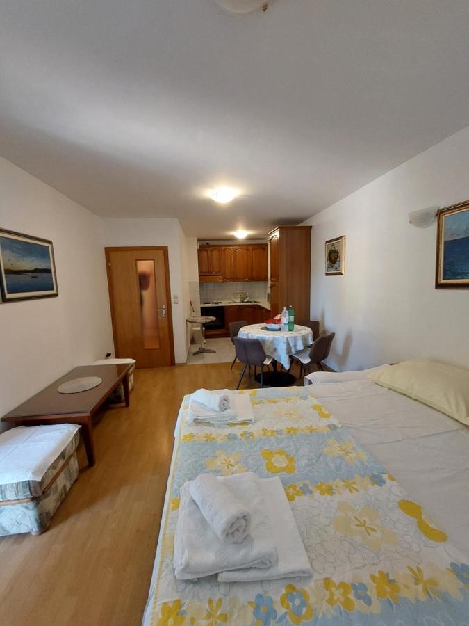 Apartman Mira Makarska Exteriör bild