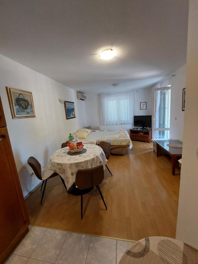Apartman Mira Makarska Exteriör bild